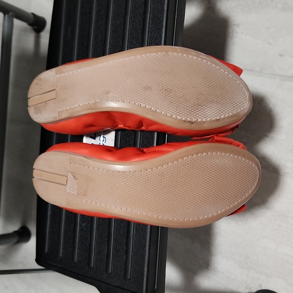 Red Prada flats with bow - Picture 2 of 4